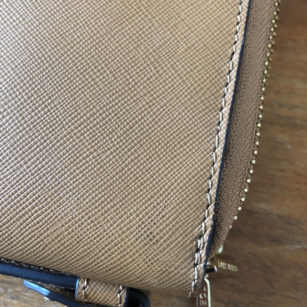 Tory Burch clutch/wallet. - Picture 8 of 8